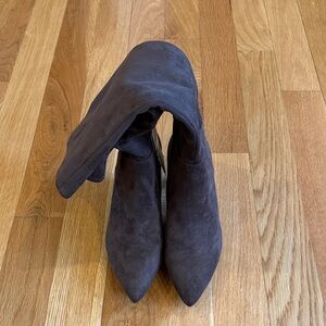 Elegant Women's Suede Boots - Brown